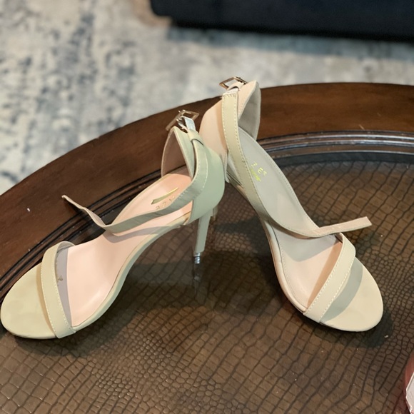 Dress - Picture 3 of 4